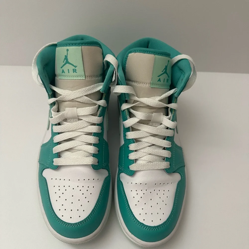 Wmns Air Jordan 1 Mid 'Marine
 High-Top Sneakers size 7 - Picture 4 of 8